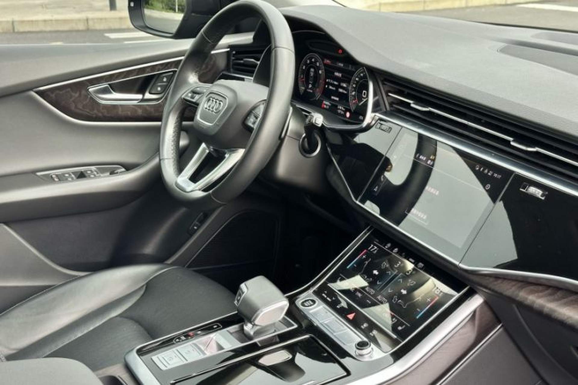 Used Audi Q8 2021 55 TFSI Luxury Dynamic Edition Gear Lever