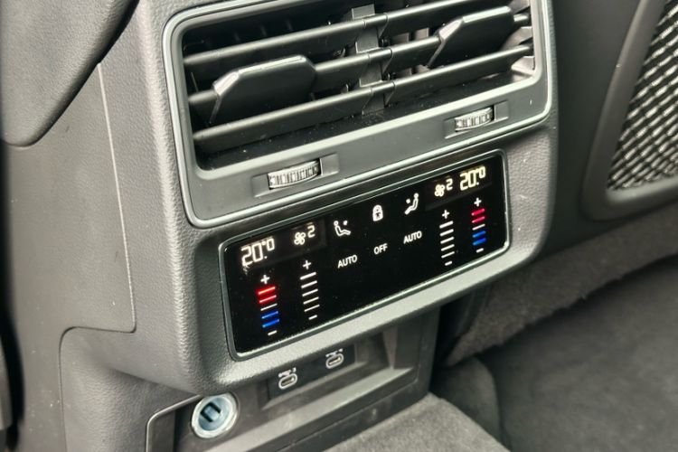 Used Audi Q8 2021 55 TFSI Luxury Dynamic Edition Interior 13