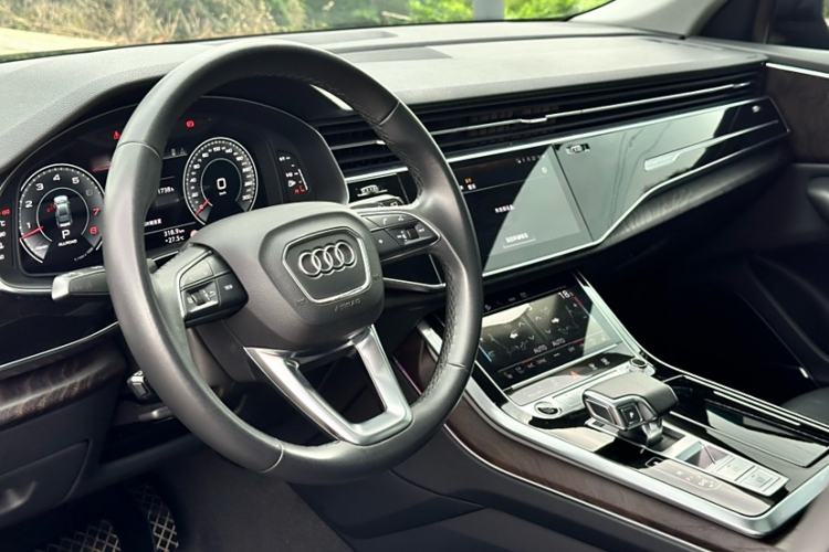 Used Audi Q8 2021 55 TFSI Luxury Dynamic Edition Interior 5