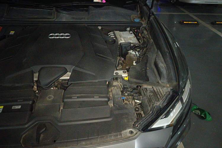 Used Audi Q8 2021 55 TFSI Luxury Dynamic Edition Engine Bay Left