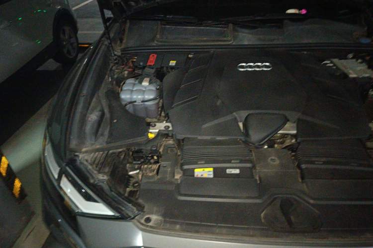 Used Audi Q8 2021 55 TFSI Luxury Dynamic Edition Engine Bay Right