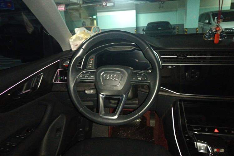 Used Audi Q8 2021 55 TFSI Luxury Dynamic Edition Steering Wheel