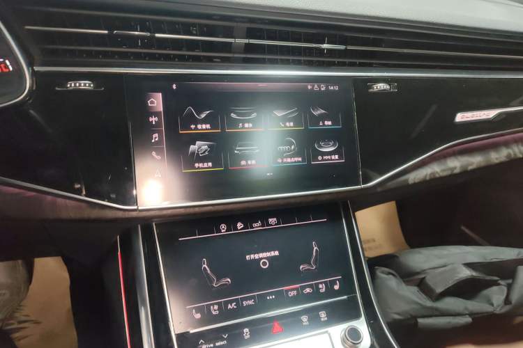 Used Audi Q8 2019 55 TFSI Luxury Dynamic Model Audio And AC Panel
