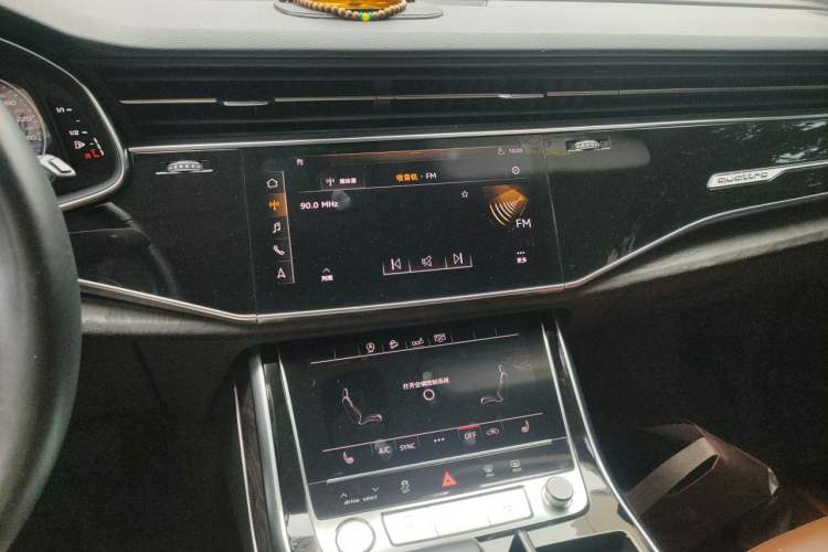 Used Audi Q8 2019 55 TFSI Luxury Dynamic Model Audio And AC Panel
