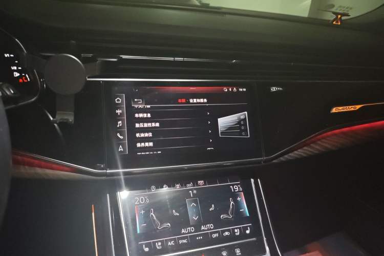Used Audi Q8 2019 55 TFSI Luxury Dynamic Model Audio And AC Panel