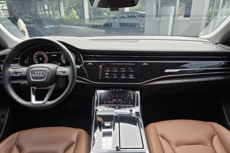 Used Audi Q8 2019 55 TFSI Luxury Dynamic Model Audio And AC Panel