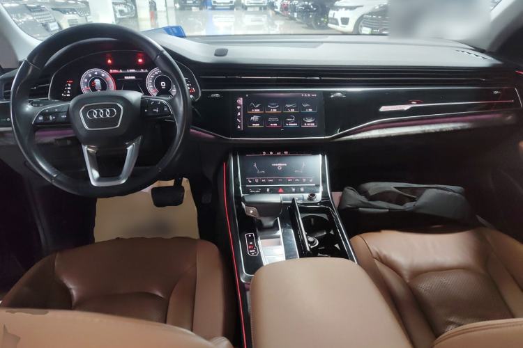 Used Audi Q8 2019 55 TFSI Luxury Dynamic Model Center Console