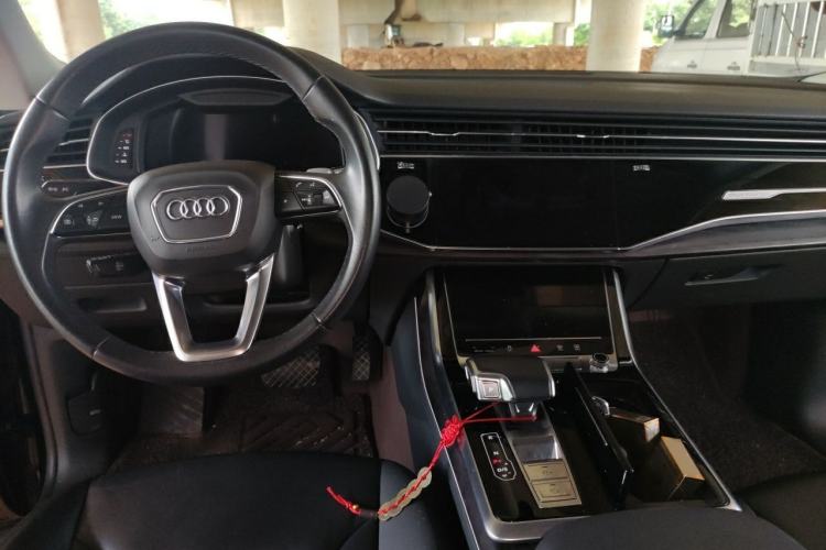 Used Audi Q8 2019 55 TFSI Luxury Dynamic Model Center Console