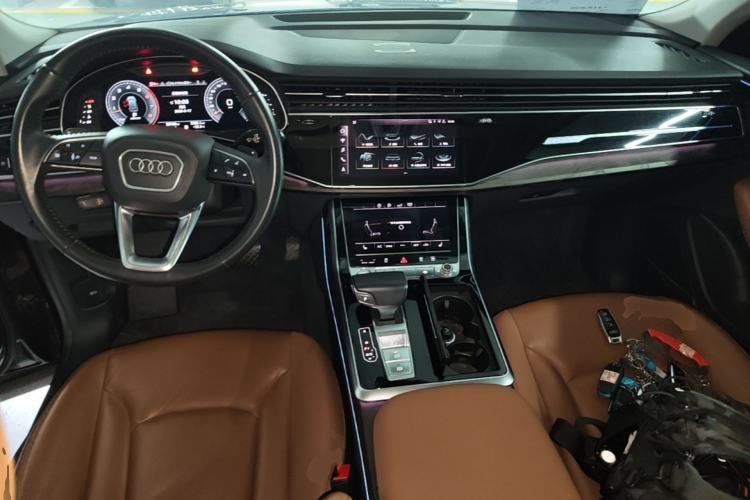 Used Audi Q8 2019 55 TFSI Luxury Dynamic Model Center Console