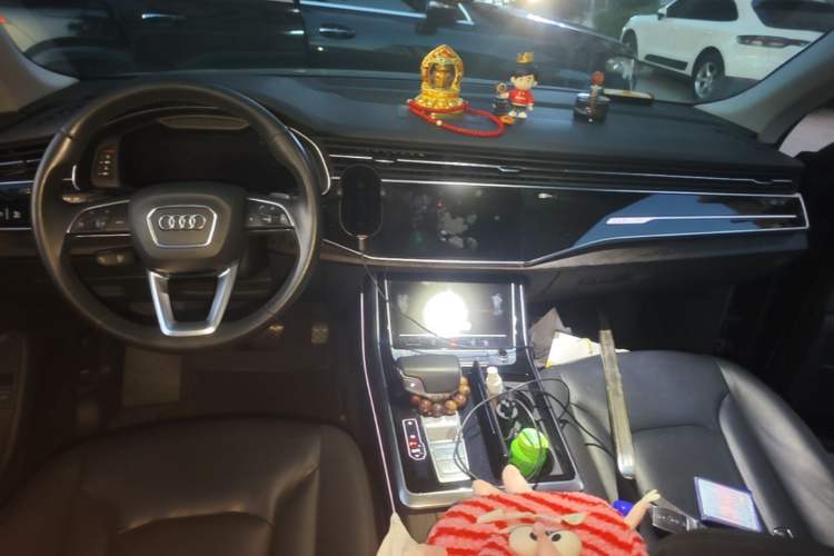 Used Audi Q8 2019 55 TFSI Prestige Dynamic Edition Center Console