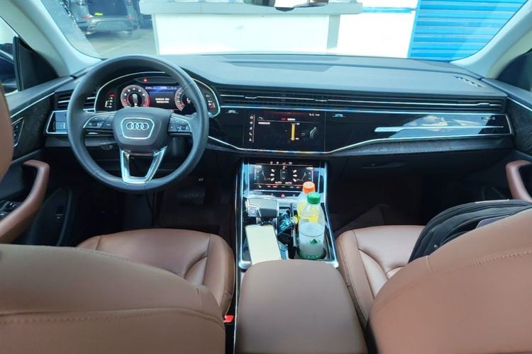 Used Audi Q8 2019 55 TFSI Luxury Dynamic Model Center Console