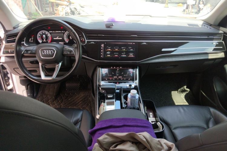 Used Audi Q8 2019 55 TFSI Luxury Dynamic Model Center Console