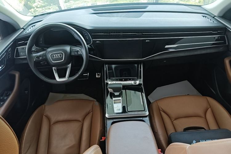 Used Audi Q8 2019 45 TFSI Prestige Dynamic Edition Center Console