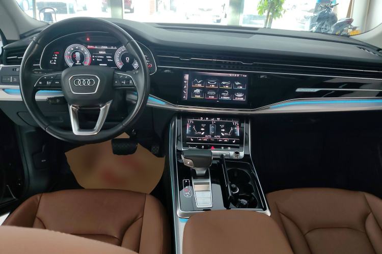 Used Audi Q8 2019 45 TFSI Luxury Prestige Edition Center Console