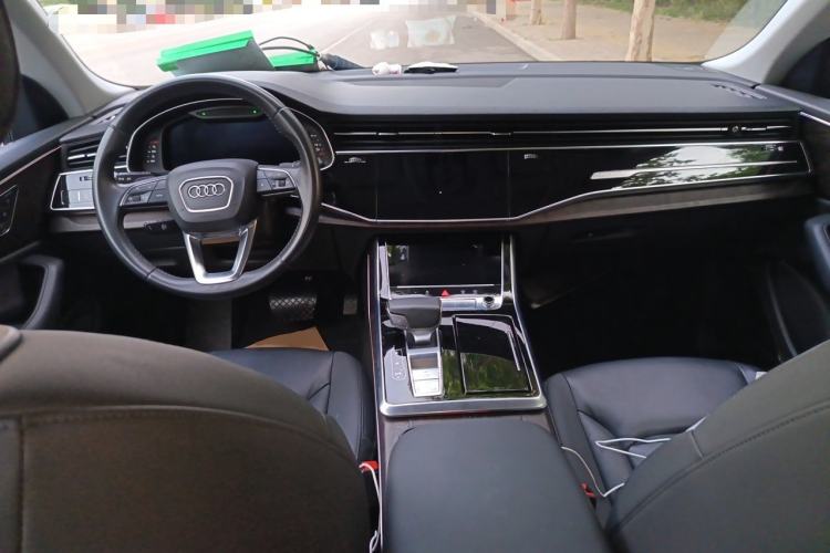 Used Audi Q8 2019 55 TFSI Luxury Dynamic Model Center Console