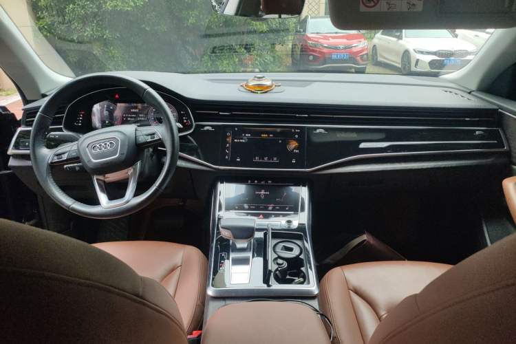 Used Audi Q8 2019 55 TFSI Luxury Dynamic Model Center Console