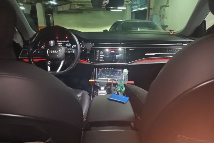 Used Audi Q8 2019 55 TFSI Luxury Dynamic Model Center Console