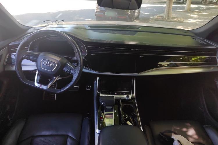 Used Audi Q8  Center Console