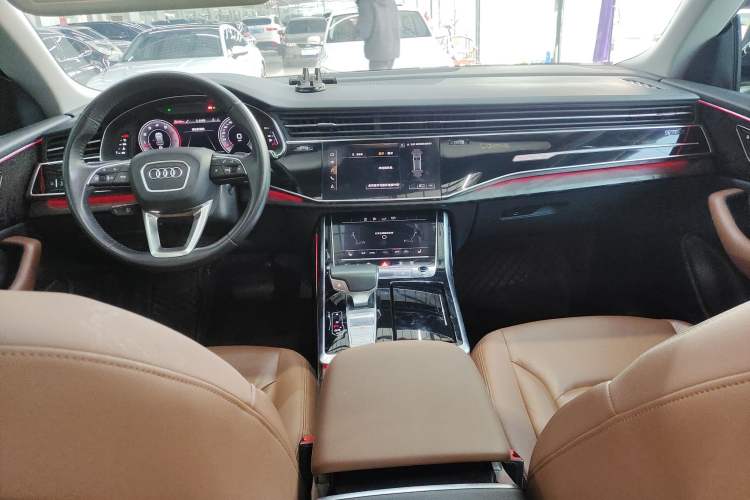 Used Audi Q8 2019 55 TFSI Luxury Dynamic Model Center Console