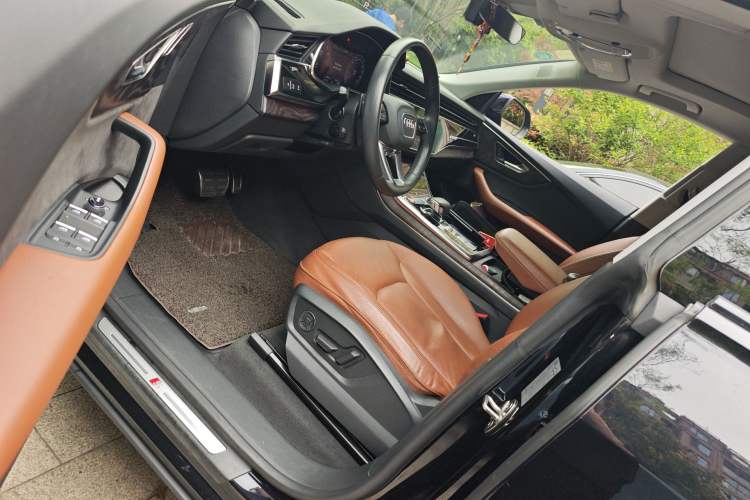 Used Audi Q8 2019 45 TFSI Prestige Dynamic Edition Driver Seat