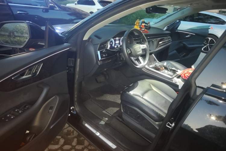 Used Audi Q8 2019 55 TFSI Prestige Dynamic Edition Driver Seat