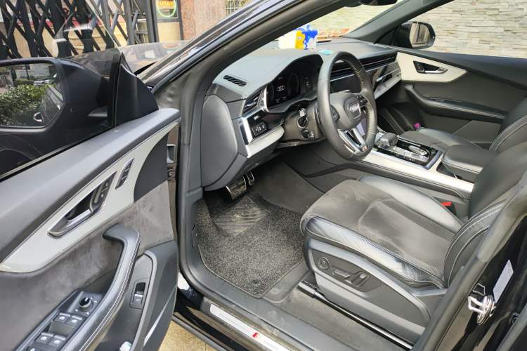 Used Audi Q8 2019 55 TFSI Prestige Dynamic Edition Driver Seat