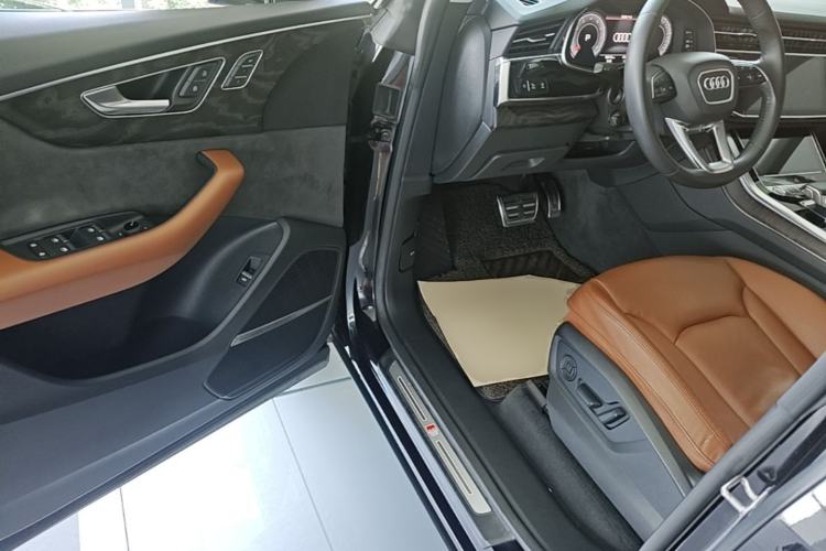 Used Audi Q8 2019 45 TFSI Prestige Dynamic Edition Driver Seat