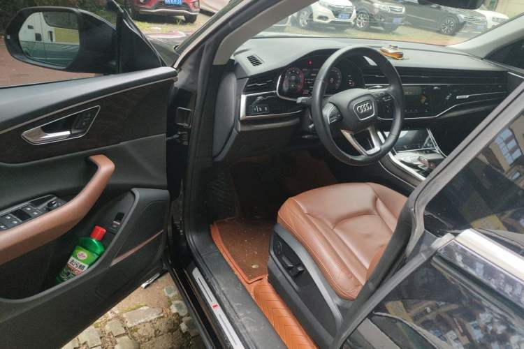 Used Audi Q8 2019 55 TFSI Luxury Dynamic Model Driver Seat