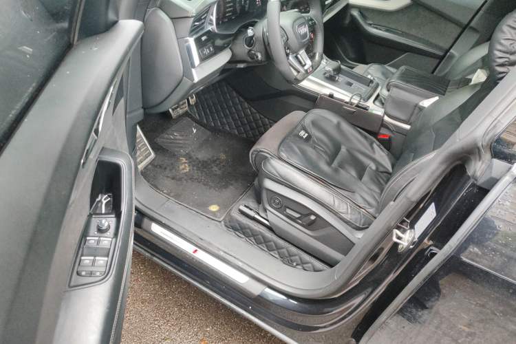 Used Audi Q8 2019 55 TFSI Prestige Dynamic Edition Driver Seat