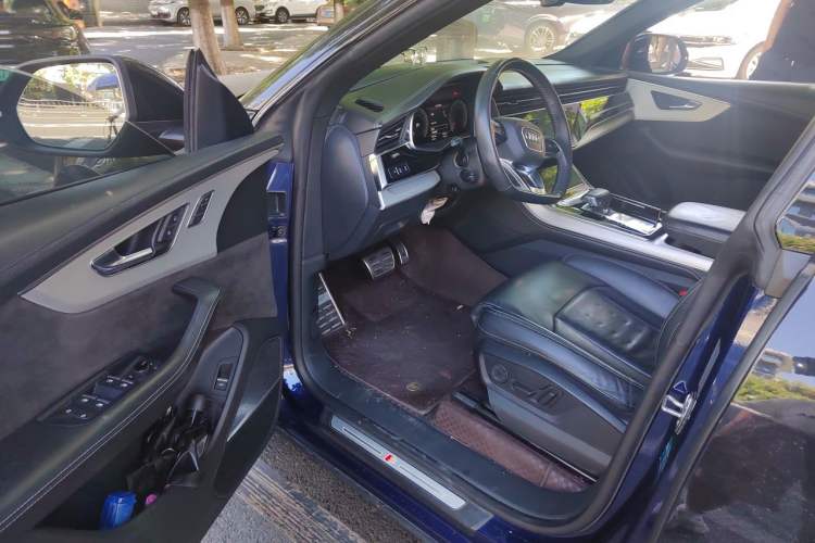 Used Audi Q8  Driver Seat