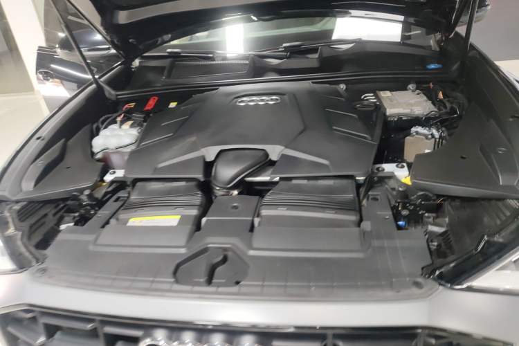 Used Audi Q8 2019 55 TFSI Luxury Dynamic Model Engine Bay
