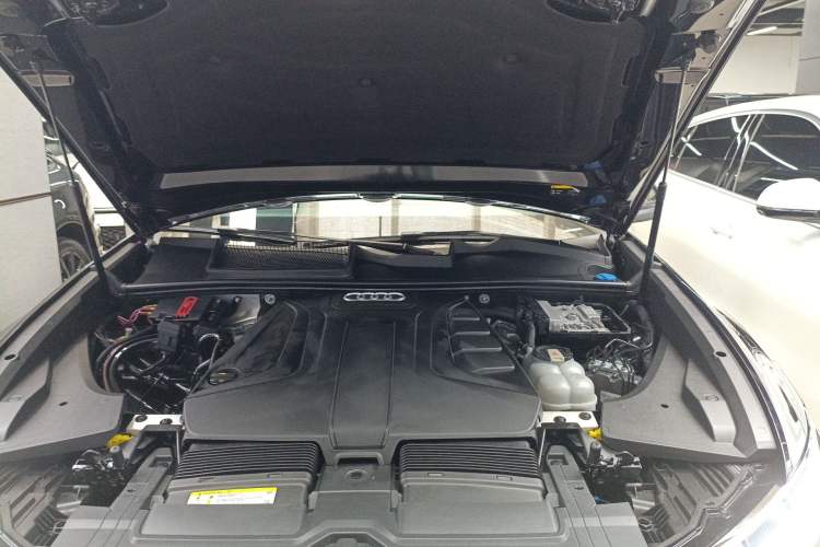 Used Audi Q8 2019 45 TFSI Prestige Dynamic Edition Engine Bay