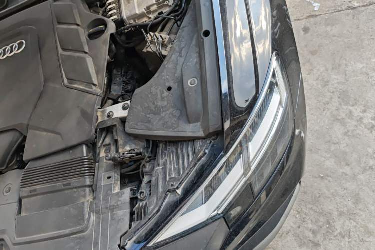 Used Audi Q8 2019 55 TFSI Luxury Dynamic Model Engine Bay Left