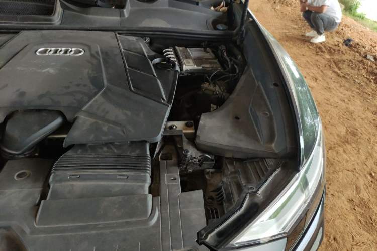Used Audi Q8 2019 55 TFSI Luxury Dynamic Model Engine Bay Left