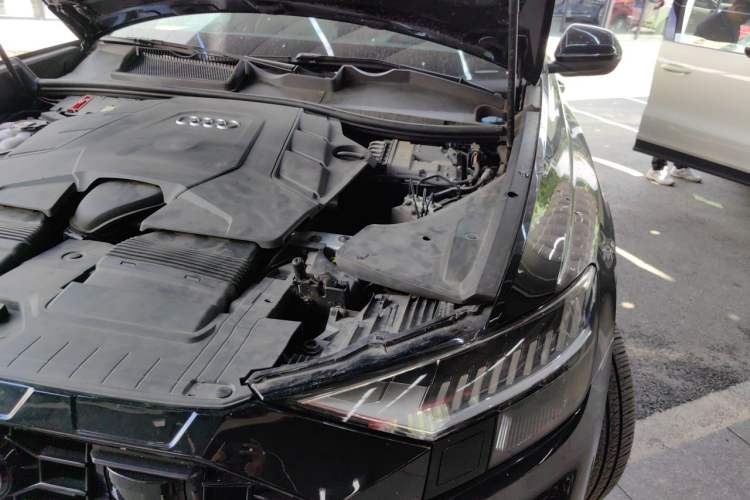 Used Audi Q8 2019 55 TFSI Ultimate Limited Edition Engine Bay Left
