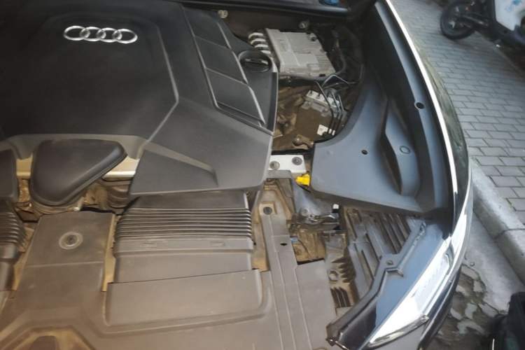 Used Audi Q8 2019 55 TFSI Prestige Dynamic Edition Engine Bay Left