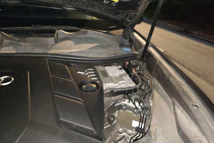 Used Audi Q8 2019 55 TFSI Prestige Dynamic Edition Engine Bay Left