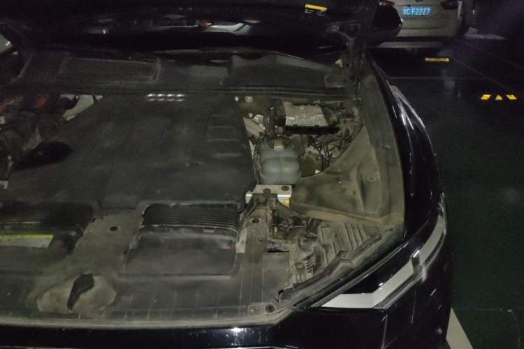 Used Audi Q8 2019 45 TFSI Luxury Prestige Edition Engine Bay Left