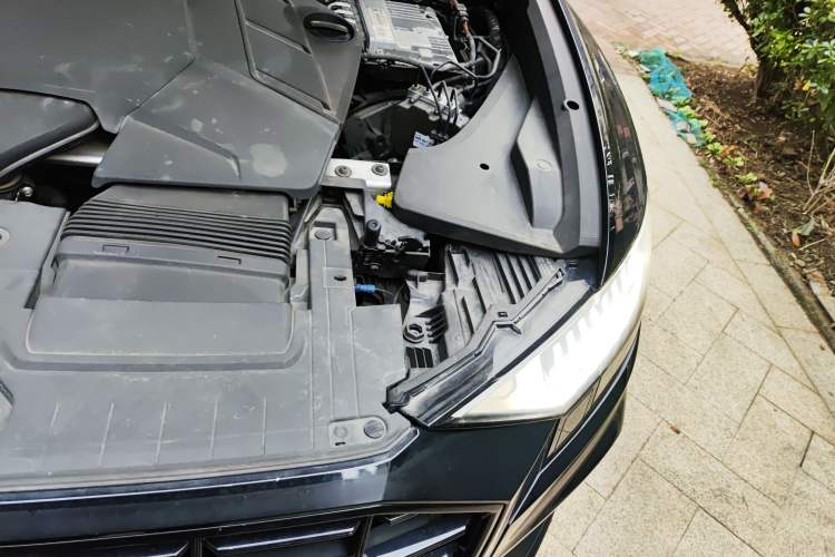 Used Audi Q8 2019 55 TFSI Prestige Dynamic Edition Engine Bay Left