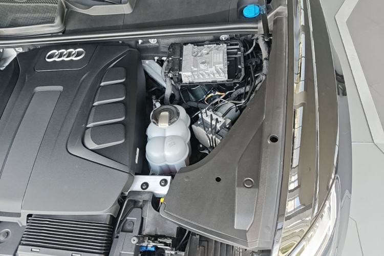Used Audi Q8 2019 45 TFSI Prestige Dynamic Edition Engine Bay Left