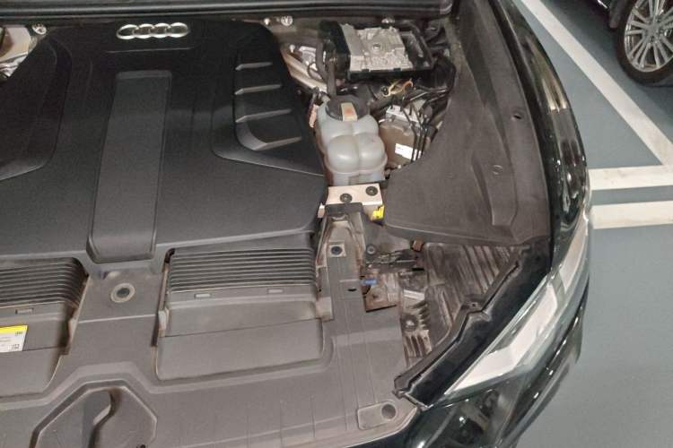 Used Audi Q8 2019 45 TFSI Luxury Prestige Edition Engine Bay Left