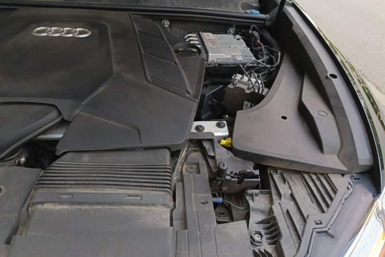 Used Audi Q8 2019 55 TFSI Luxury Dynamic Model Engine Bay Left