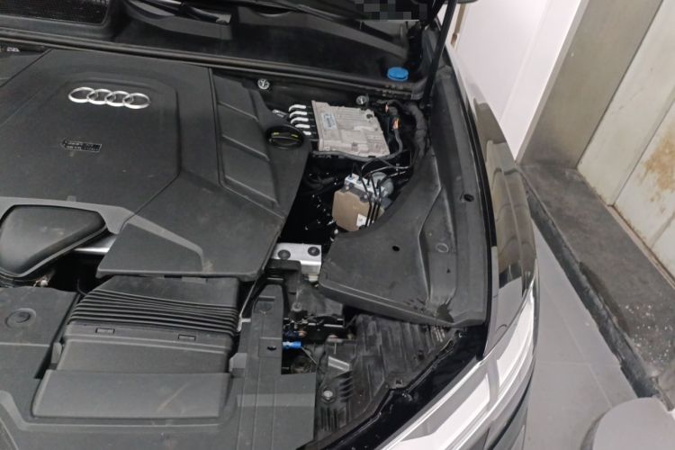 Used Audi Q8 2019 55 TFSI Luxury Dynamic Model Engine Bay Left