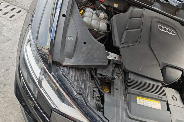 Used Audi Q8 2019 55 TFSI Luxury Dynamic Model Engine Bay Right