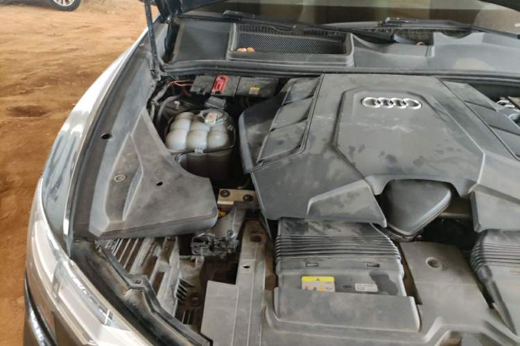 Used Audi Q8 2019 55 TFSI Luxury Dynamic Model Engine Bay Right