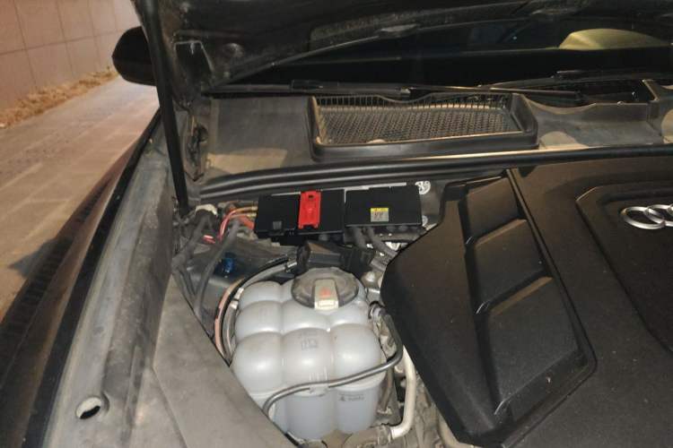 Used Audi Q8 2019 55 TFSI Prestige Dynamic Edition Engine Bay Right