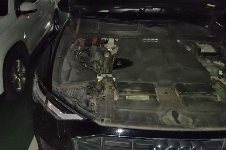 Used Audi Q8 2019 45 TFSI Luxury Prestige Edition Engine Bay Right