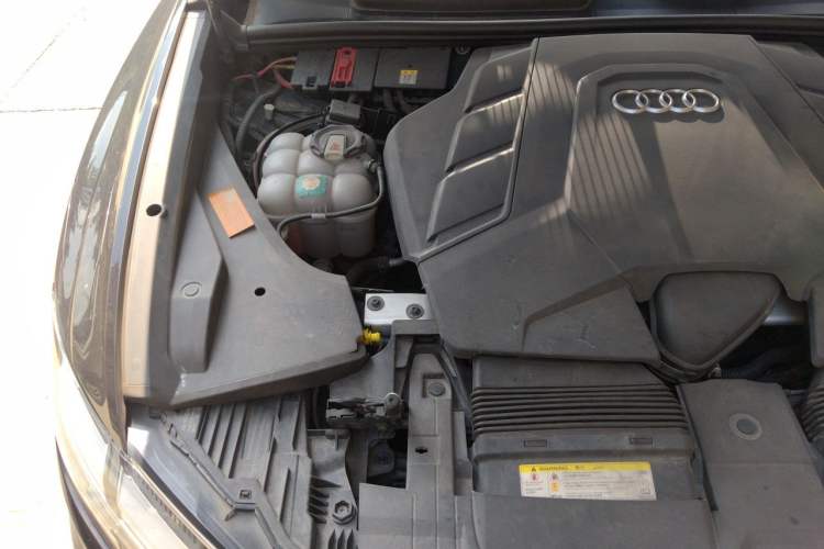 Used Audi Q8 2019 55 TFSI Luxury Dynamic Model Engine Bay Right