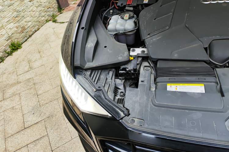 Used Audi Q8 2019 55 TFSI Prestige Dynamic Edition Engine Bay Right