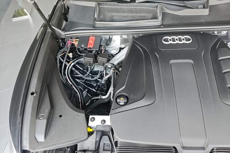 Used Audi Q8 2019 45 TFSI Prestige Dynamic Edition Engine Bay Right